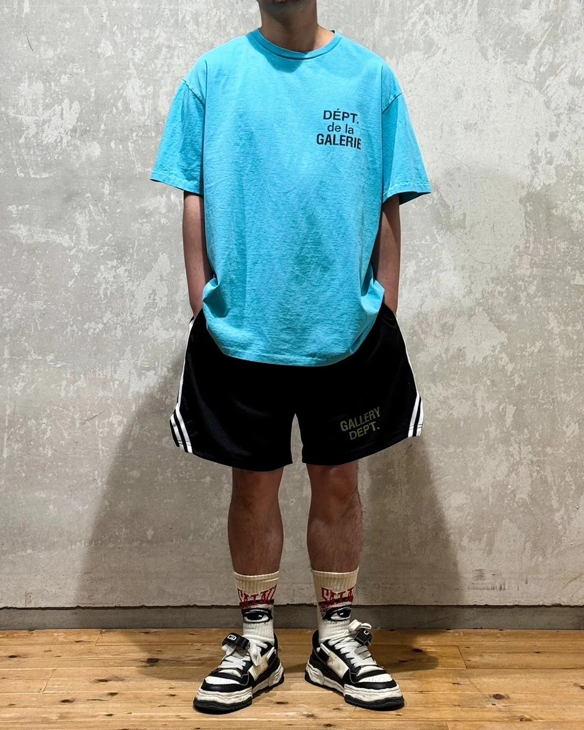 GALLERY DEPT. FRENCH TEE/LIGHT TEAL Lake Blue French Lake Blue S-XL Summer Dopamine Color American Retro Original Same OE Yarn Cone Fabric Garment Dyeing Printing Rewashed Water Distressing Simulates Natural Distressing Effect Correct Accessories Top Purchasing Level